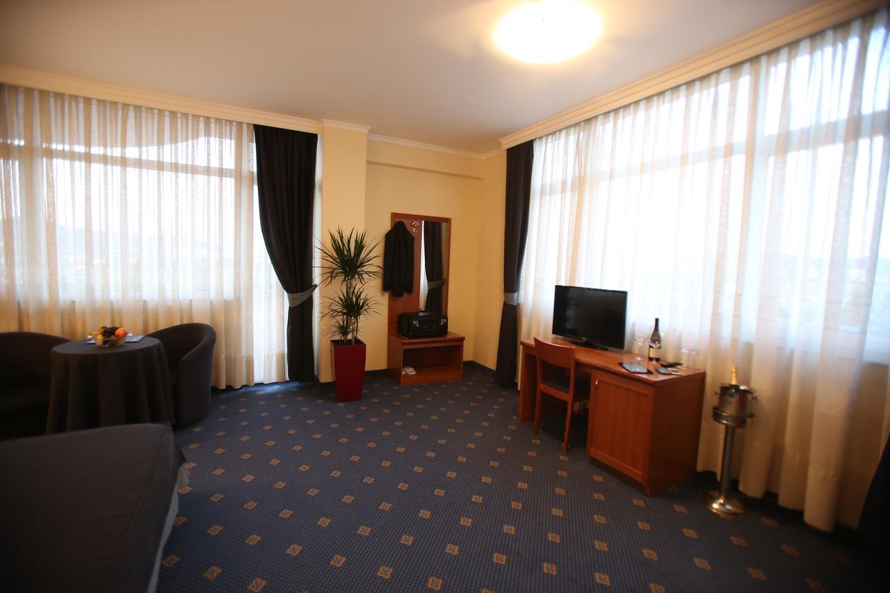 Vorë Hotel Continental מראה חיצוני תמונה