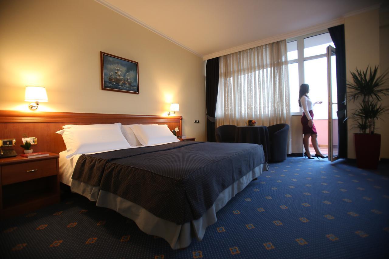 Vorë Hotel Continental מראה חיצוני תמונה