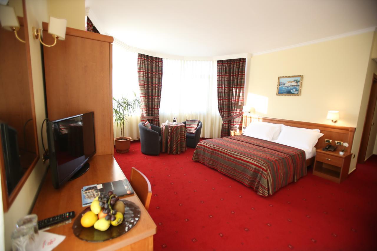 Vorë Hotel Continental מראה חיצוני תמונה