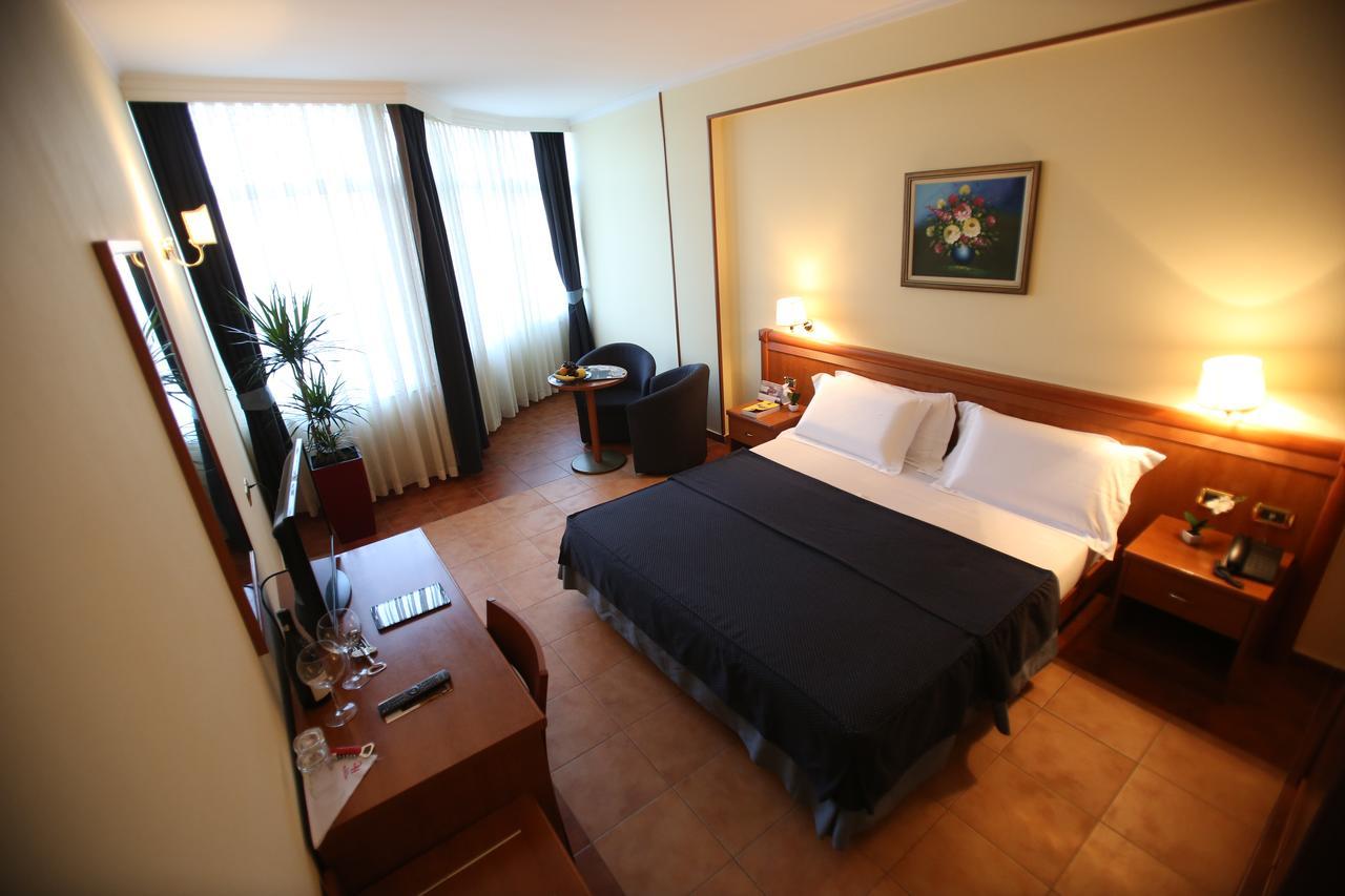 Vorë Hotel Continental מראה חיצוני תמונה