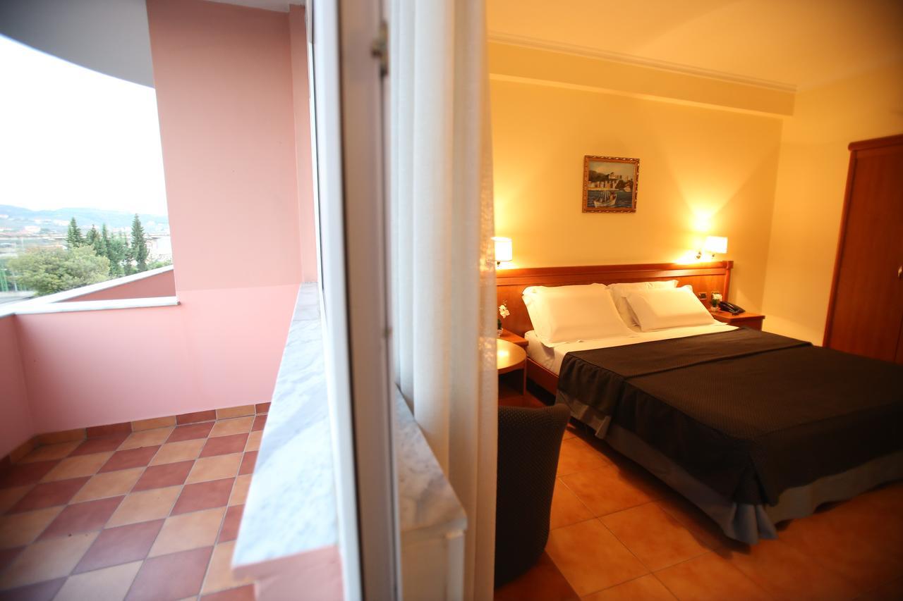 Vorë Hotel Continental מראה חיצוני תמונה